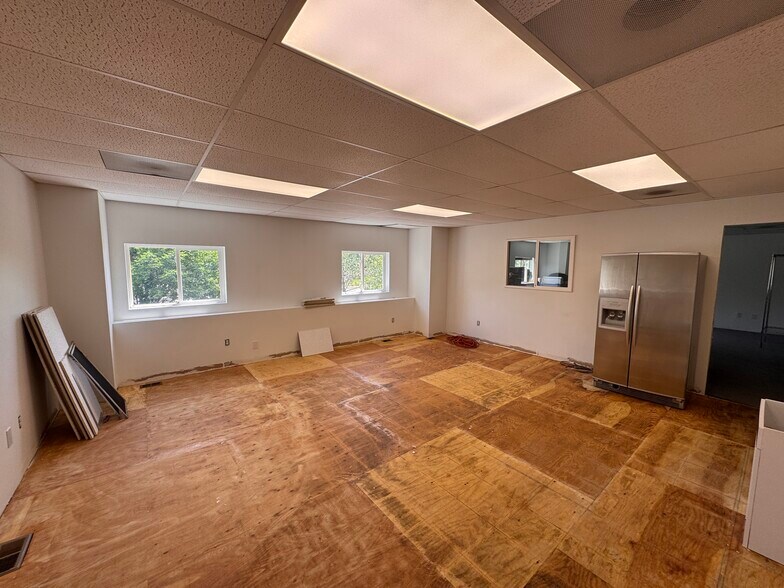 More Photos Of 1319-1399 S Garfield Ave, Loveland Light Distribution For Sale