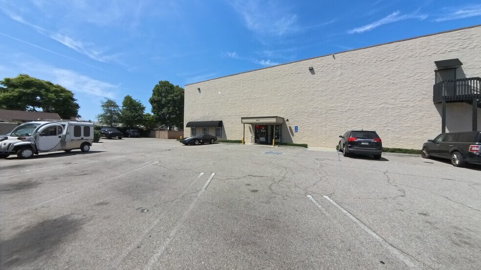 More Photos Of 940 W Chapman Ave, Orange Loft Creative Space For Lease