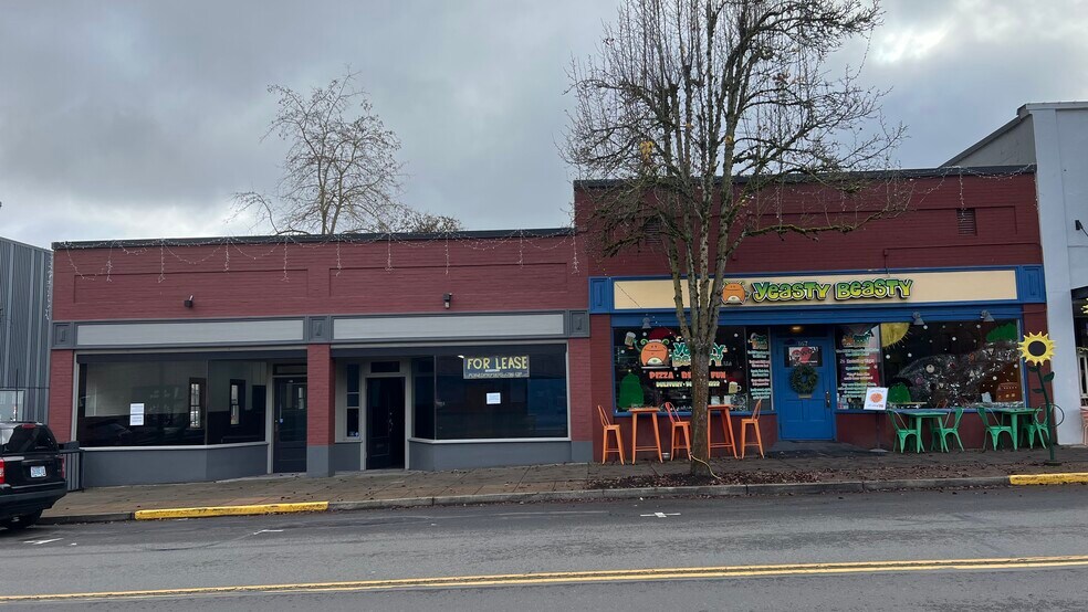 More Photos Of 155-167 Main St W, Monmouth Storefront For Lease