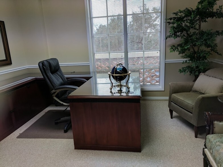 More Photos Of 7000 SE Federal Hwy, Stuart Office For Lease