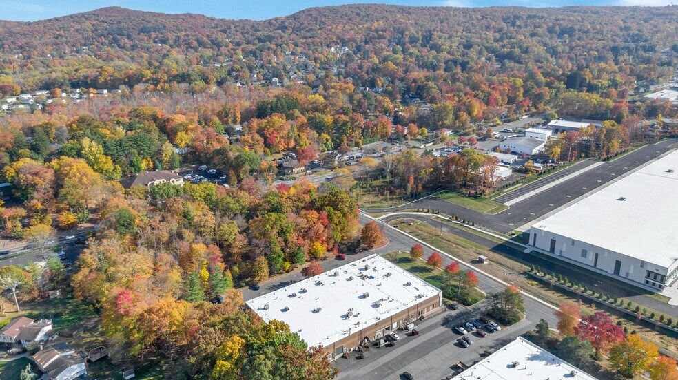 More Photos Of 704 Executive Blvd, Valley Cottage Warehouse For Lease