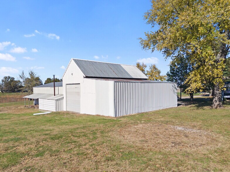 More Photos Of 29560 Reames Ln, Jonesburg Industrial For Sale