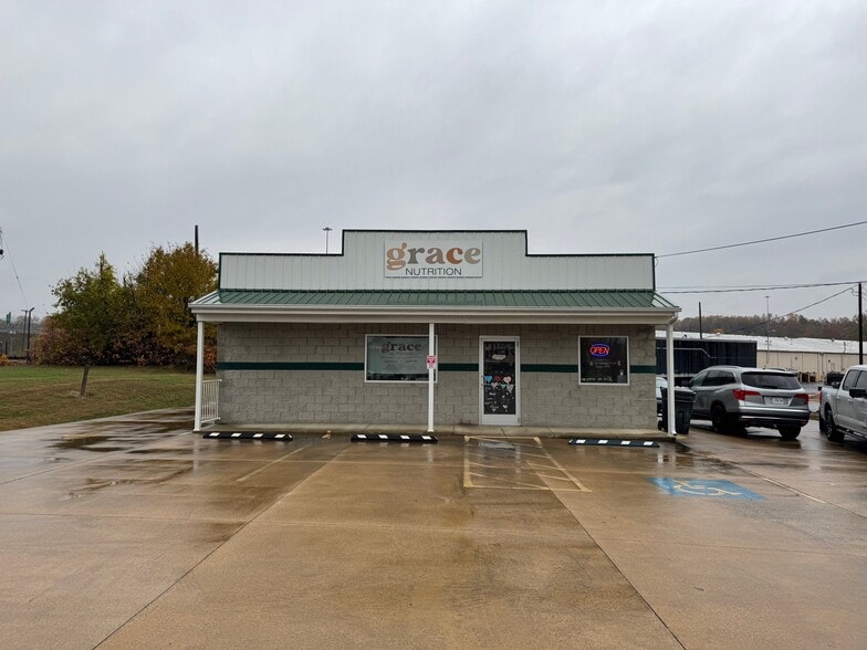 Primary Photo Of 98 Home Run Rd, Munfordville General Retail For Lease