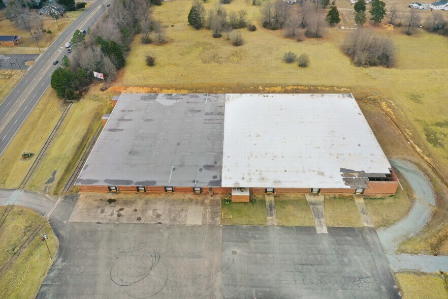 More Photos Of 2473 Durham Rd, Roxboro Warehouse For Lease