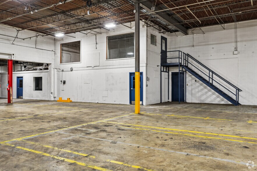 More Photos Of 615 Industrial Ave, Salisbury Warehouse For Sale