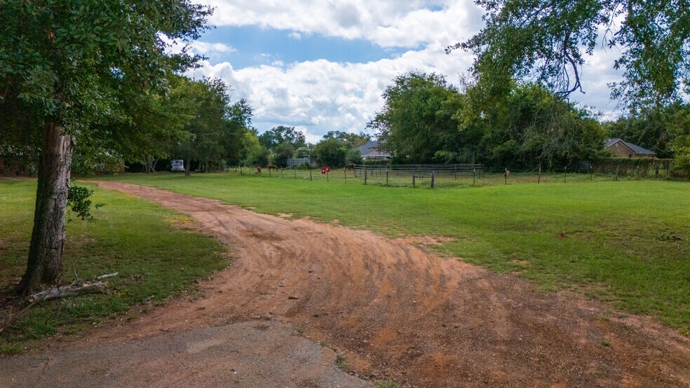 More Photos Of 1507 S Bolton St, Jacksonville Self Storage For Sale