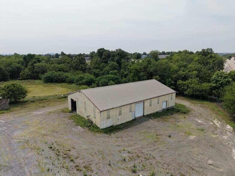 More Photos Of 174 Holly Road, Gilbertsville Warehouse For Lease