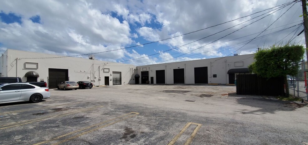 Primary Photo Of 2213 NW 26th Ave, Miami Warehouse For Lease