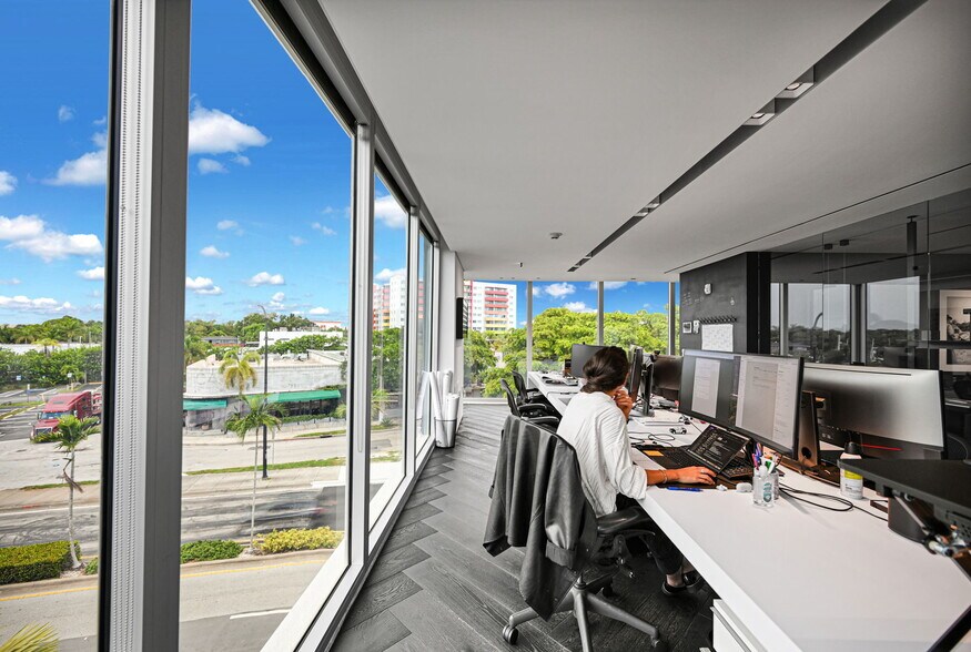 More Photos Of 5555 Biscayne Blvd, Miami Office For Lease