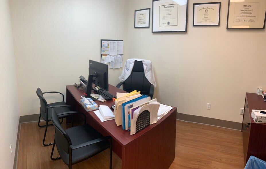 More Photos Of 211-20 Union Tpke, Oakland Gardens Medical For Lease