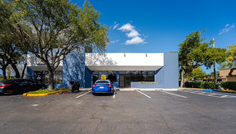 More Photos Of 209 W Hillsboro Blvd, Deerfield Beach General Retail For Lease
