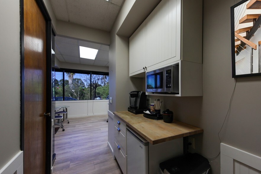 More Photos Of 23175-23177 La Cadena Dr, Laguna Hills Office For Lease