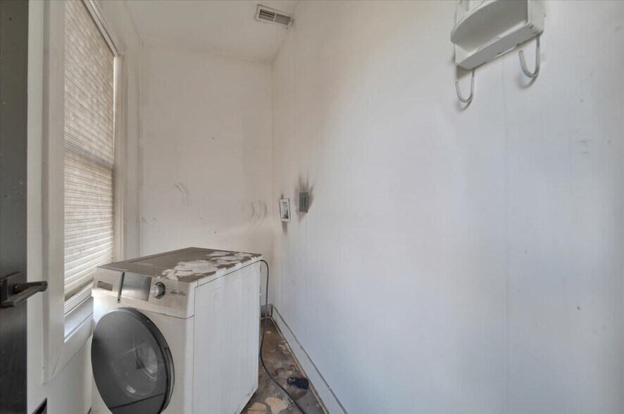 More Photos Of 7436 Oakland St, Detroit Apartments For Sale