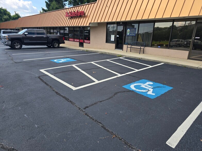 More Photos Of 400 S Main St, Mauldin Unknown For Lease