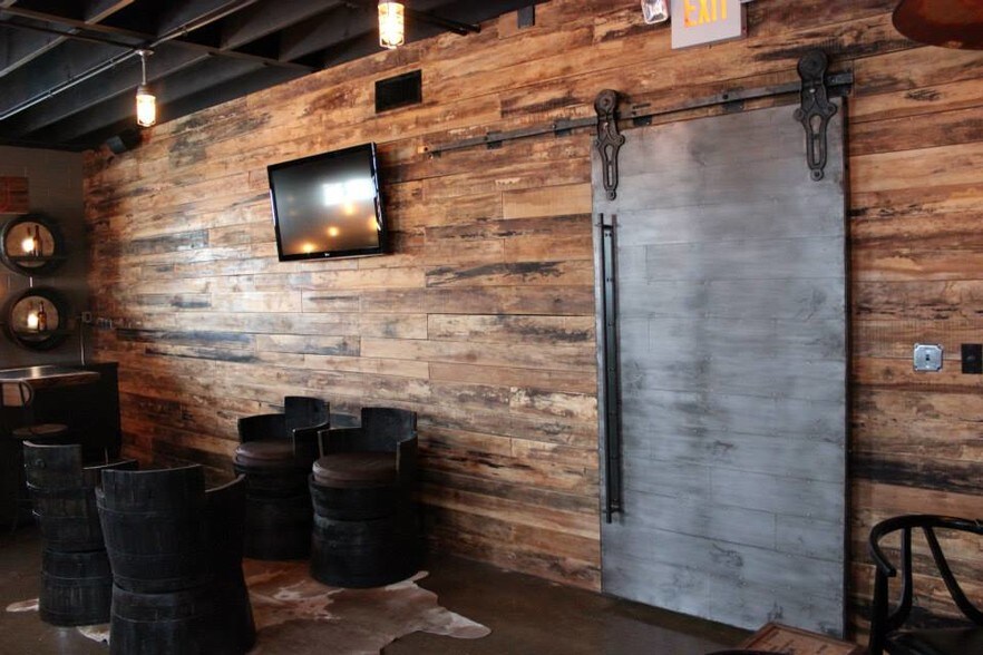 More Photos Of 823 Chadwick St, Indianapolis Storefront Retail Office For Lease