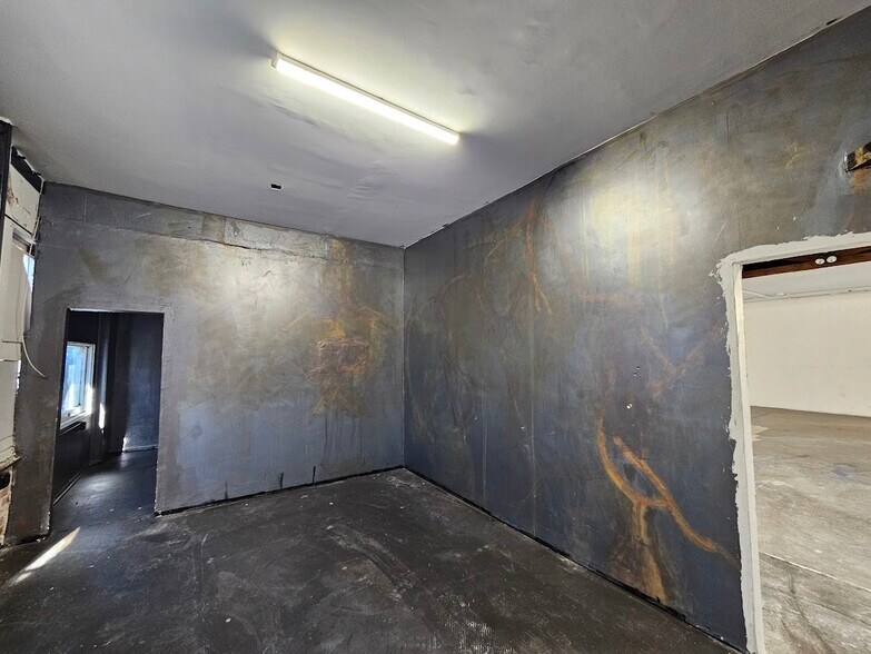 More Photos Of 3326 S Main St, Los Angeles Warehouse For Lease