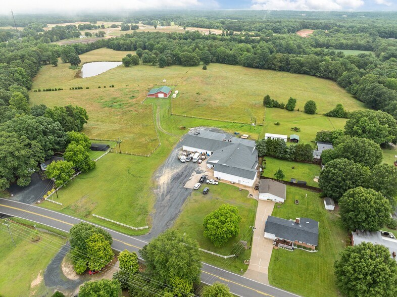 More Photos Of 704 N Central Ave, Locust Warehouse For Lease