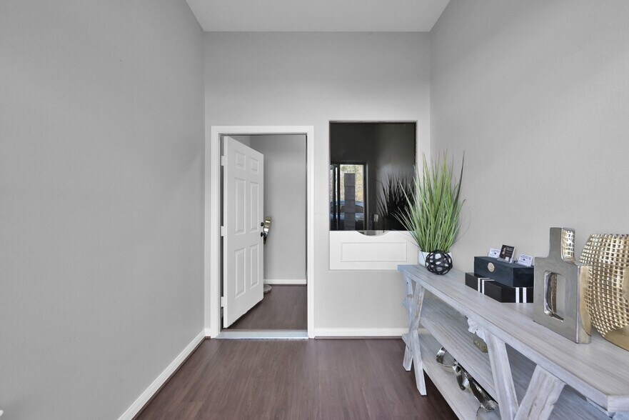 More Photos Of 15513 Capitol Hill Rd, Montgomery Service For Sale