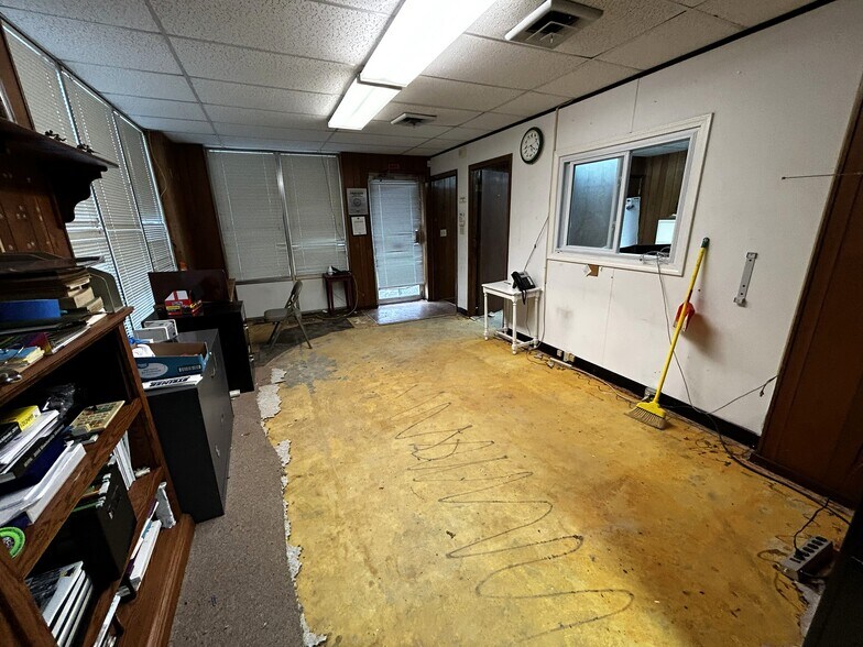 More Photos Of 3305 Blue Ridge Cutoff, Independence Office For Sale