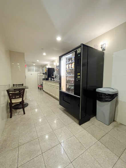 More Photos Of 536 39th St, Brooklyn Hotel For Sale