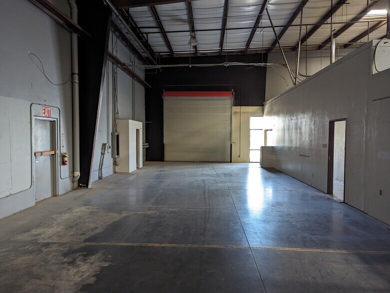 More Photos Of 3585 W Diablo Dr, Las Vegas Manufacturing For Lease