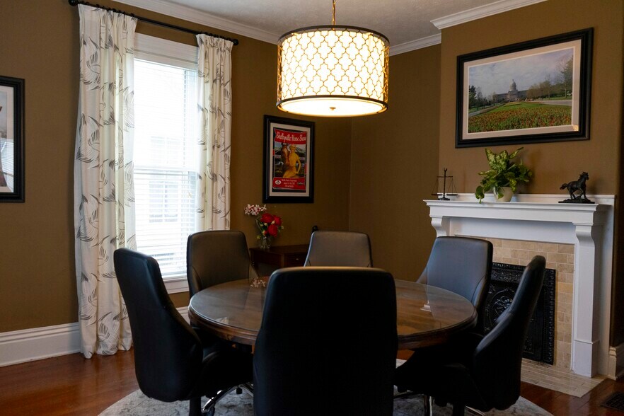 More Photos Of 909 Main St, Shelbyville Office Residential For Sale
