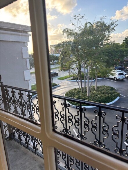 More Photos Of 3000 N Federal Hwy, Fort Lauderdale Storefront For Lease