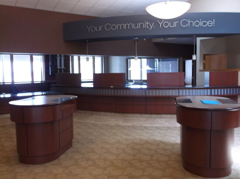 More Photos Of 2450 Witzel Ave, Oshkosh Office For Sale
