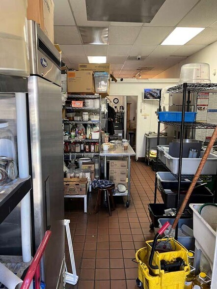 More Photos Of 3510-3550 Fruitvale Ave, Oakland Unknown For Lease