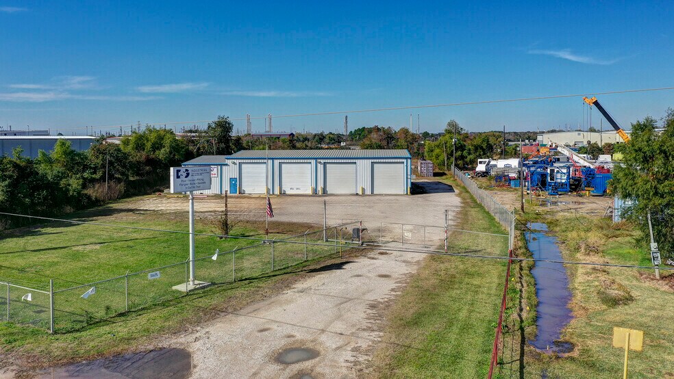More Photos Of 11421 Interstate 10 E, Baytown Service For Lease