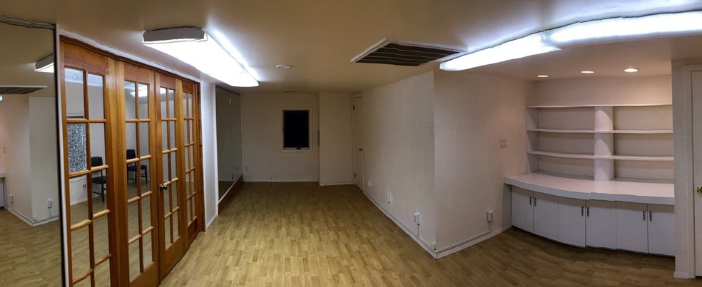 More Photos Of 62 Glen Cove Rd, Roslyn Heights Storefront Retail Office For Lease