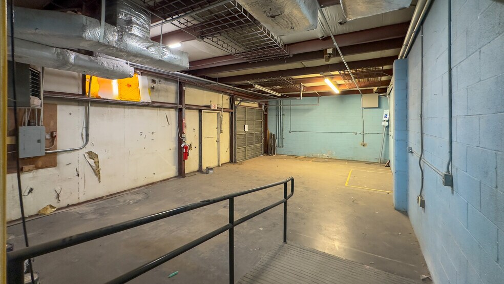 More Photos Of 1228 Wyoming Ave, El Paso Flex For Sale