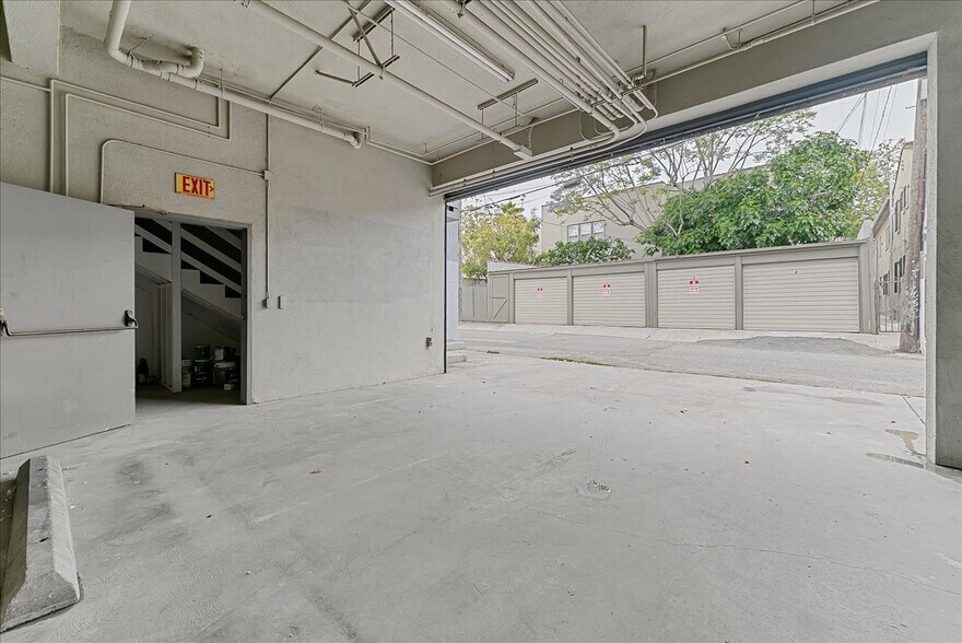 More Photos Of 176 N La Brea Ave, Los Angeles Storefront Retail Office For Sale