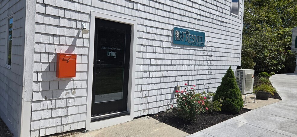 More Photos Of 112 Parker St, Newburyport Research And Development For Lease