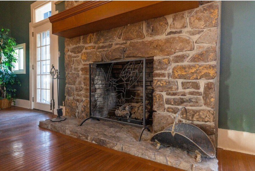 More Photos Of 201 E Main, Heber Springs Hotel For Sale
