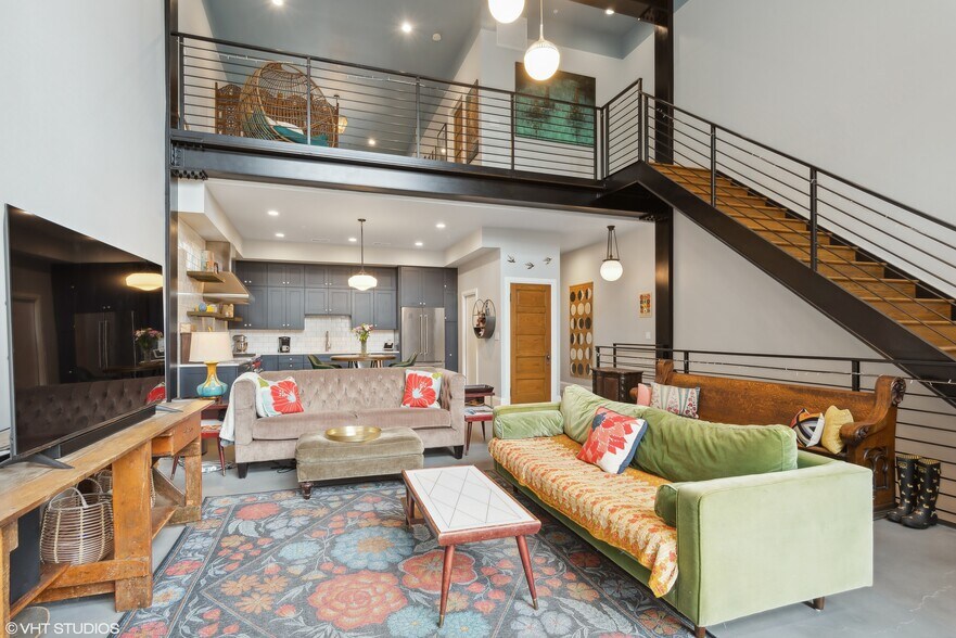 More Photos Of 3522 N Halsted St, Chicago Bar For Sale