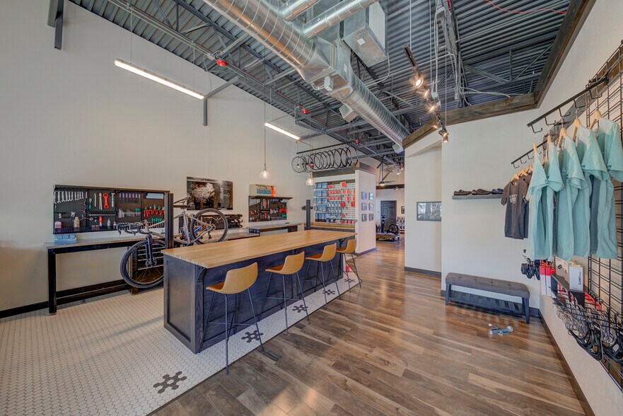 More Photos Of 791 Southpark Dr, Littleton Flex For Sale