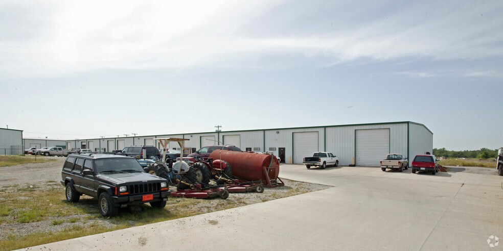 More Photos Of 208 E 5th St, Owasso Unknown For Lease