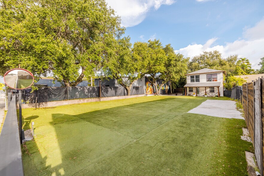 More Photos Of 279 NW 54th St, Miami Flex For Sale