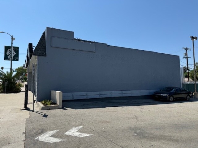 More Photos Of 19445-19449 Ventura Blvd, Tarzana Storefront For Sale