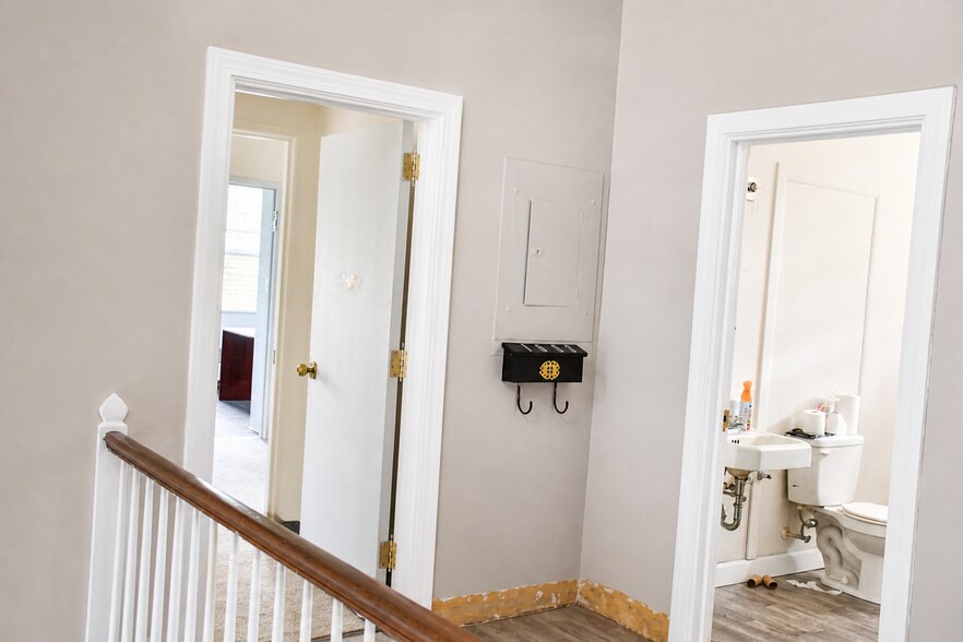 More Photos Of 1607 Bland St, Bluefield Storefront Retail Office For Sale