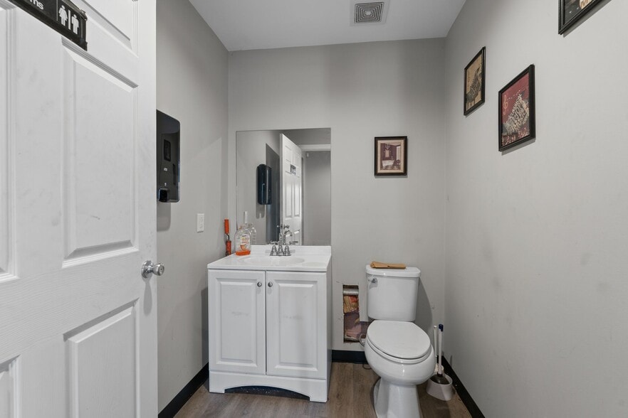 More Photos Of 5409 Charlotte Pike, Nashville Auto Dealership For Lease