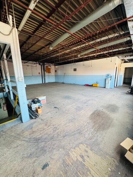 More Photos Of 426 W 4th St, London Warehouse For Sale