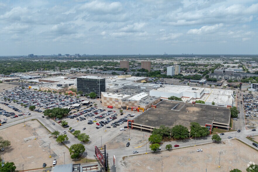 More Photos Of 9889 Bellaire Blvd, Houston General Retail For Sale