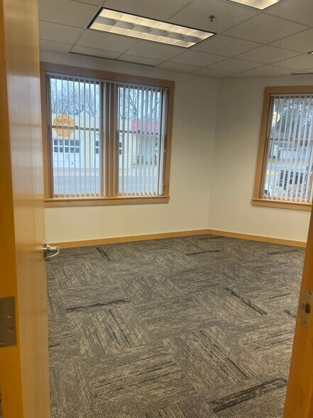 More Photos Of 342 5th Ave N, Bayport Office For Lease