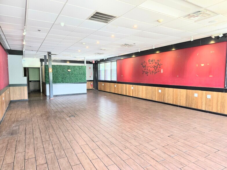 More Photos Of 9850 Milwaukee Ave, Glenview Fast Food For Sale