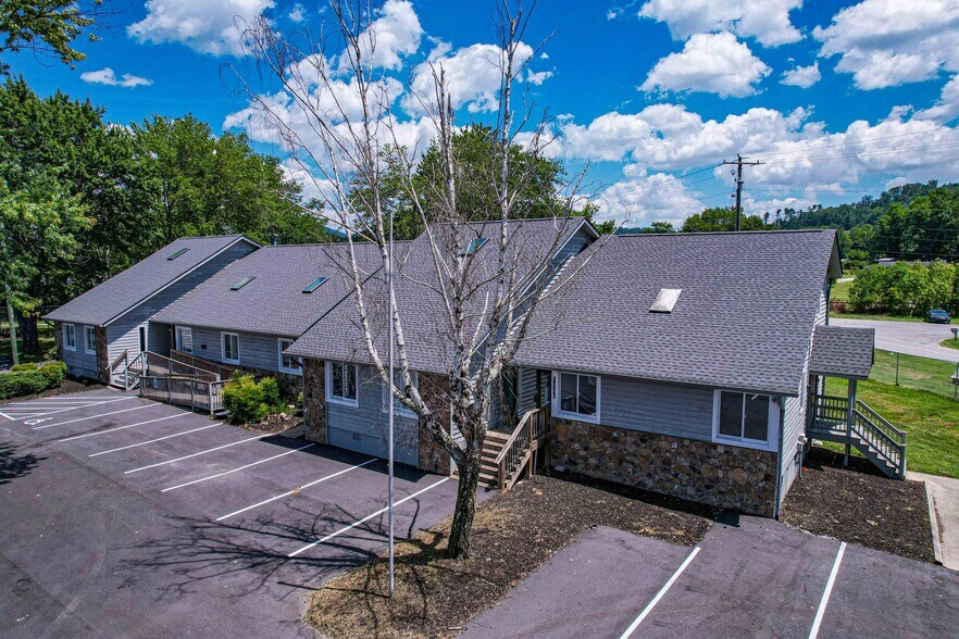 More Photos Of 5030 Hendersonville Rd, Fletcher Office For Sale
