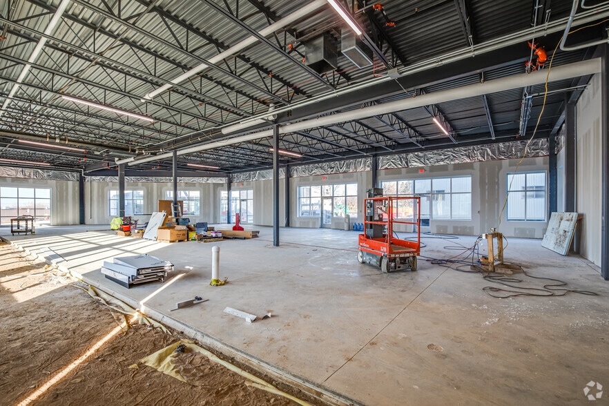 More Photos Of 855 Vikings Parkway, Eagan Restaurant For Lease