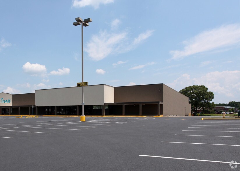 More Photos Of 805 Battle St E, Talladega Unknown For Lease