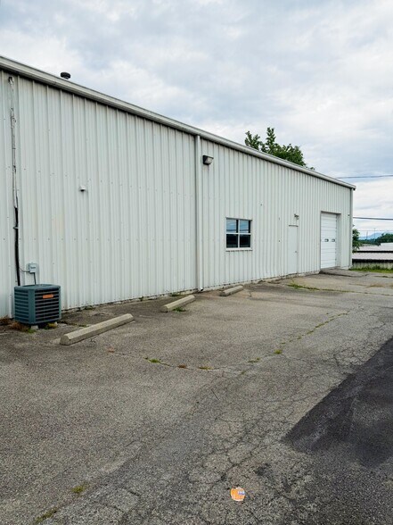More Photos Of 3768 Peters Creek Rd SW, Roanoke Flex For Lease